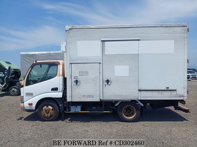 2009 HINO DUTRO image 2