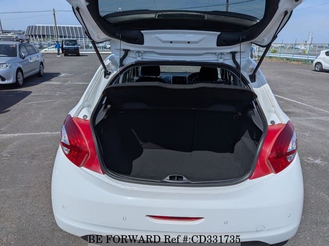 2015 PEUGEOT 208 PREMIUM image 28