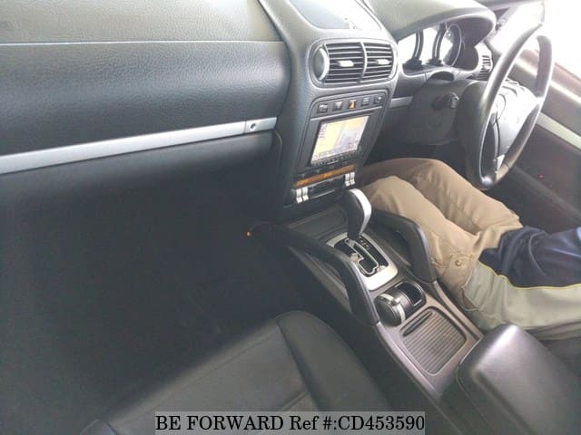 2010 PORSCHE CAYENNE image 4