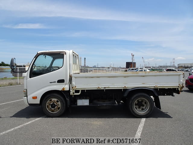 2012 HINO DUTRO image 2