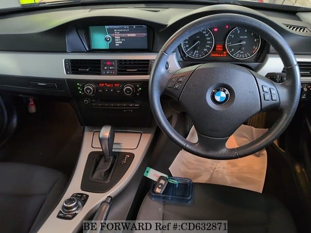 2011 BMW 3 SERIES 320I image 3