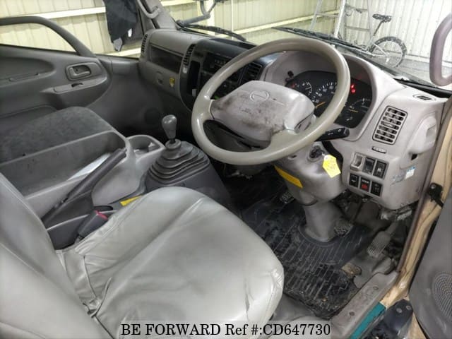 2011 HINO DUTRO image 3