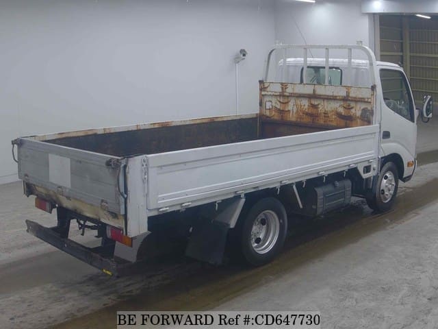 2011 HINO DUTRO image 2