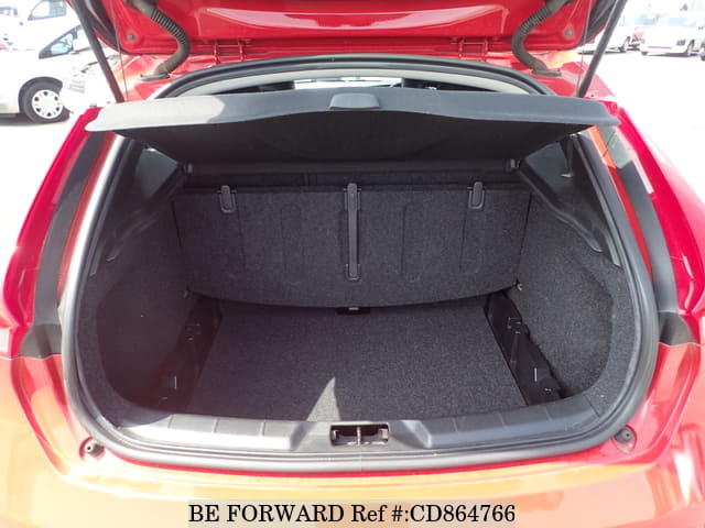 2014 VOLVO V40 T4 image 28