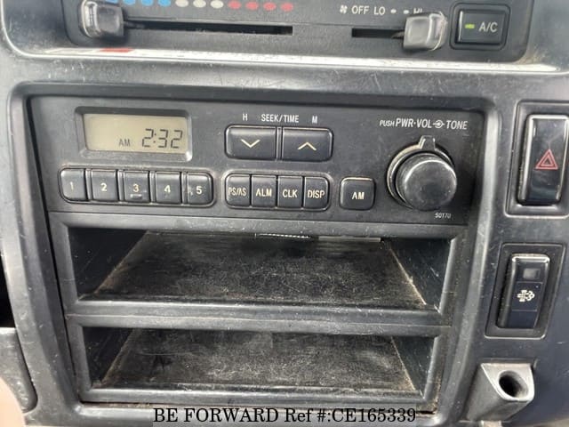 2005 HINO DUTRO image 28