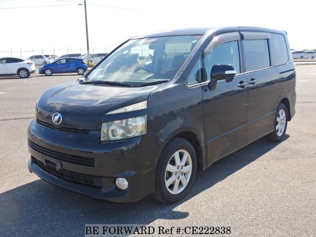 Toyota VOXY ZS — фото 1