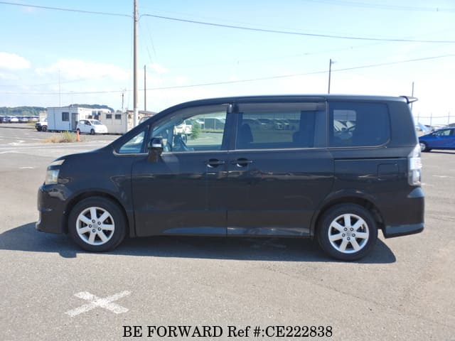Toyota VOXY ZS — фото 2