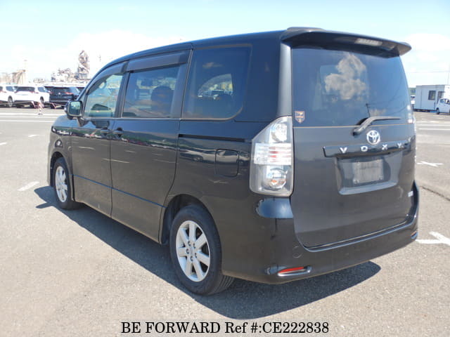 Toyota VOXY ZS — фото 3