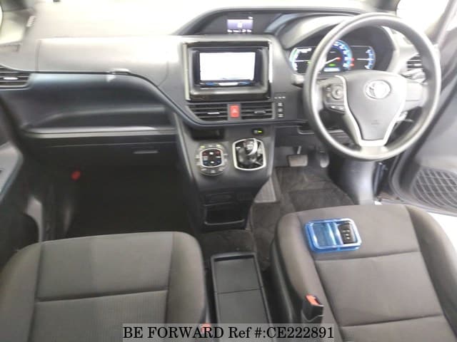 Toyota NOAH HYBRID X DELIGHT PLUS — фото 4