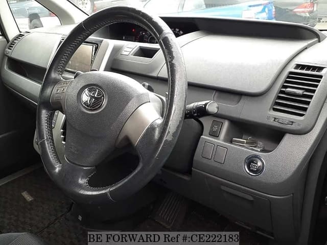 Toyota VOXY ZS KIRAMEKI 2 — фото 3