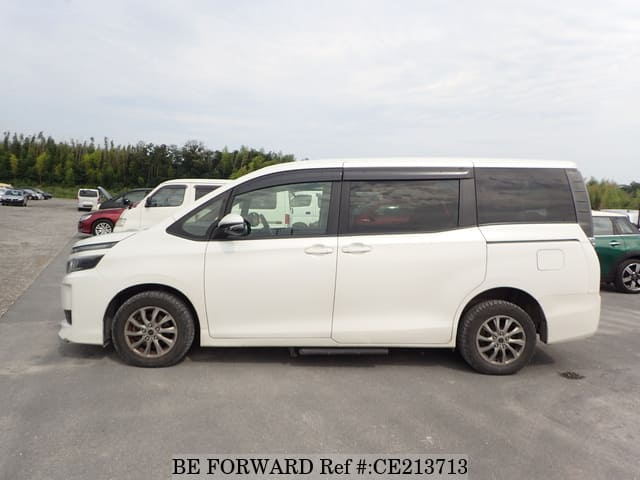 Toyota VOXY X C PACKAGE — фото 2