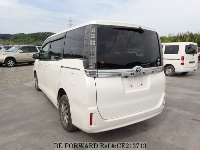 Toyota VOXY X C PACKAGE — фото 3