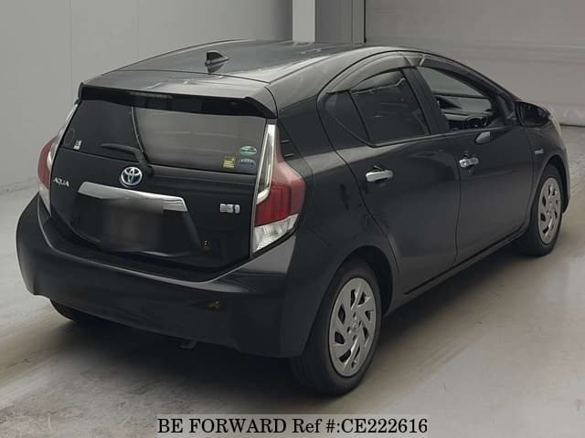 Toyota AQUA HYBRID S STYLE BLACK — фото 2