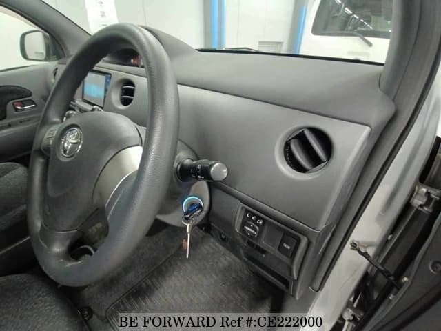 Toyota SIENTA X L PACKAGE A TYPE — фото 3