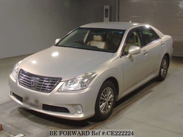 Toyota CROWN ROYAL SALOON — фото 1