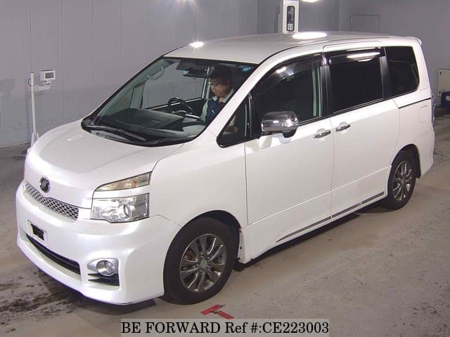 Toyota VOXY ZS KIRAMEKI 2 — фото 1