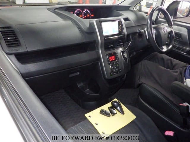 Toyota VOXY ZS KIRAMEKI 2 — фото 4