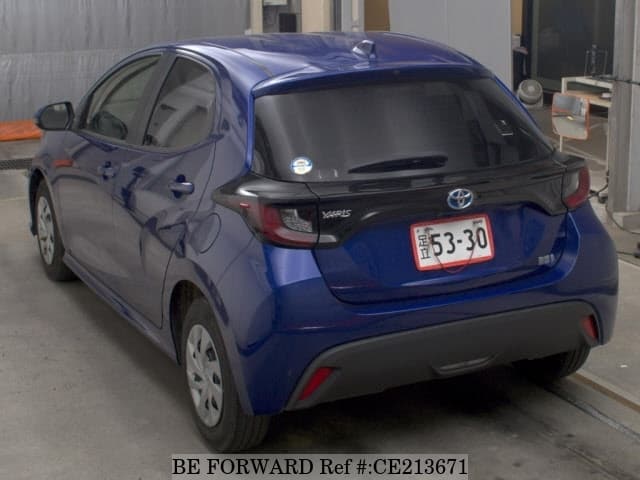 Toyota YARIS HYBRID X — фото 2