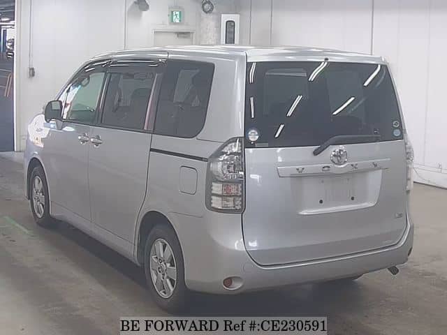 Toyota VOXY X — фото 3