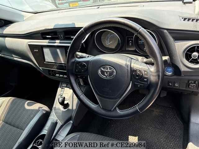 Toyota AURIS HYBRID — фото 3
