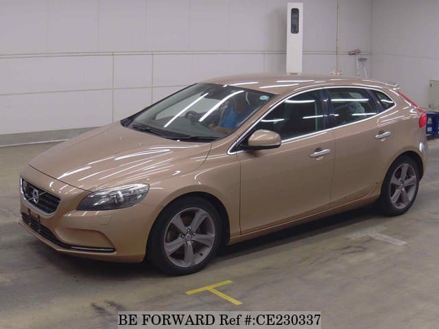 VOLVO V40 T4 — фото 1
