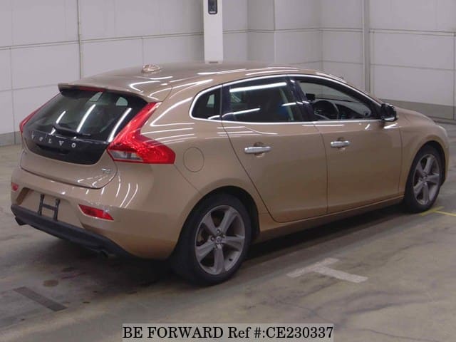 VOLVO V40 T4 — фото 2