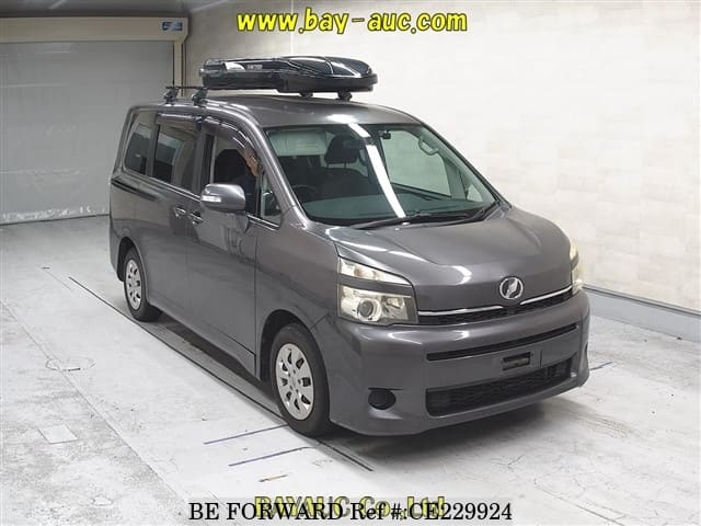 Toyota VOXY X L EDITION — фото 1