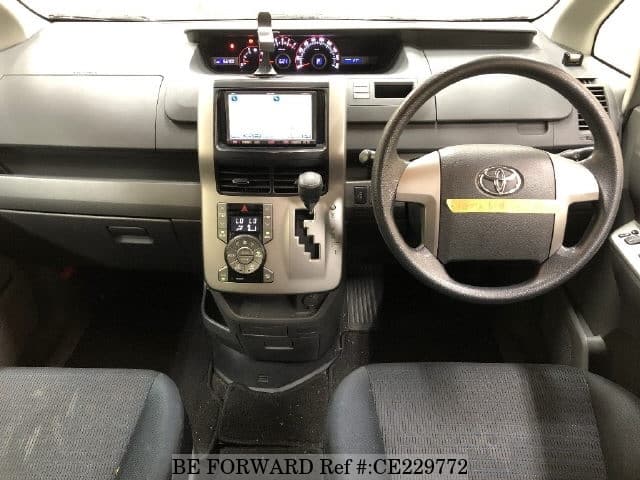 2009 TOYOTA VOXY Z image 3