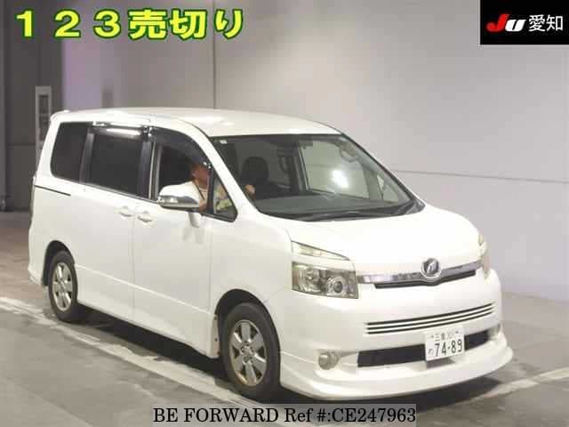 Toyota VOXY Z — фото 1