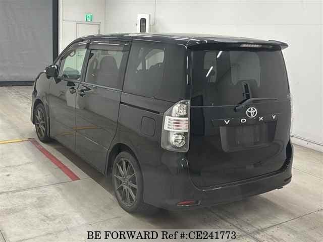 Toyota VOXY Z — фото 5