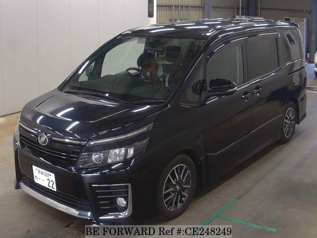 Toyota VOXY ZS — фото 1