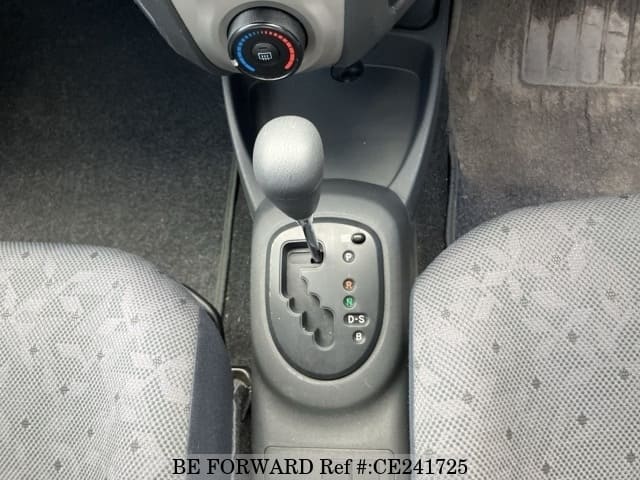 2009 TOYOTA VITZ B image 7