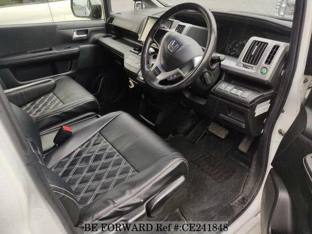 Honda STEP WGN SPADA — фото 3