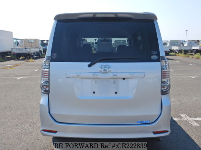 Toyota VOXY Z — фото 4