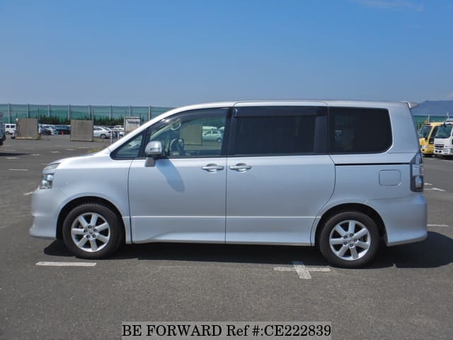 Toyota VOXY Z — фото 2