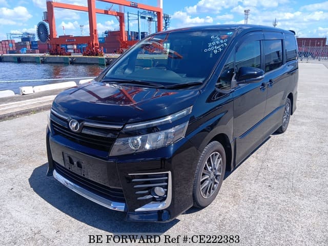 Toyota VOXY ZS — фото 1