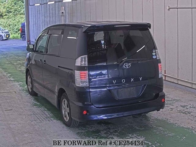 Toyota VOXY Z — фото 2