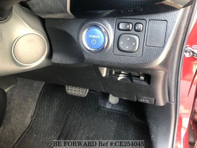 Toyota VITZ HYBRID JEWELA — фото 5