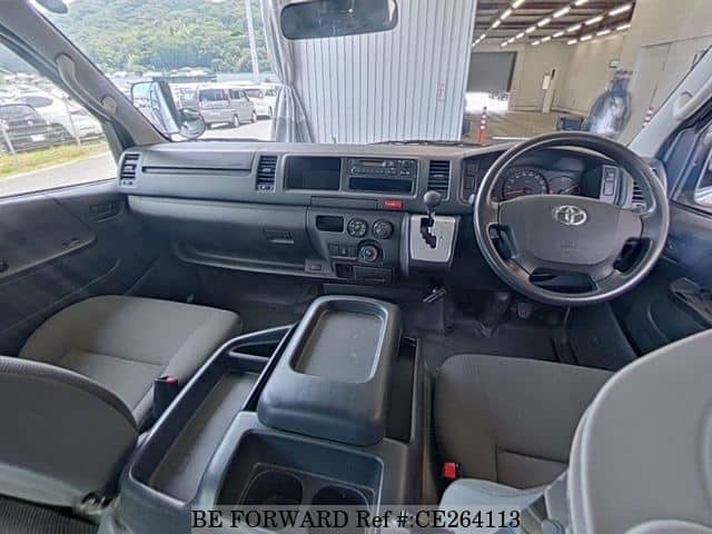 Toyota HIACE WAGON DX — фото 3