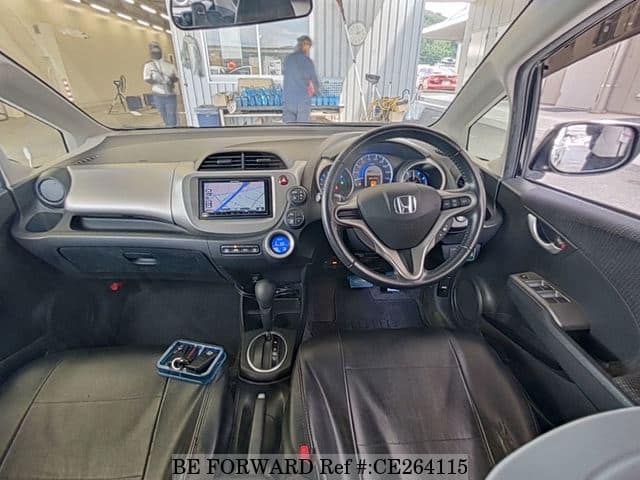 Honda FIT HYBRID — фото 3