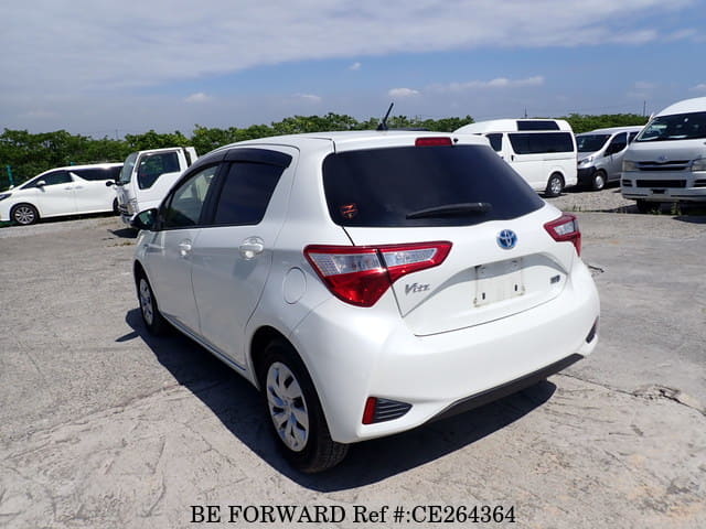 Toyota VITZ HYBRID F — фото 3
