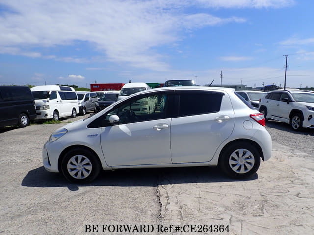 Toyota VITZ HYBRID F — фото 2