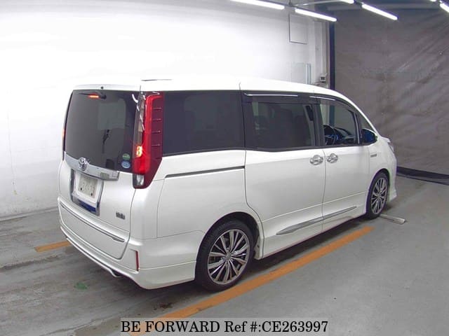 Toyota NOAH HYBRID G — фото 2