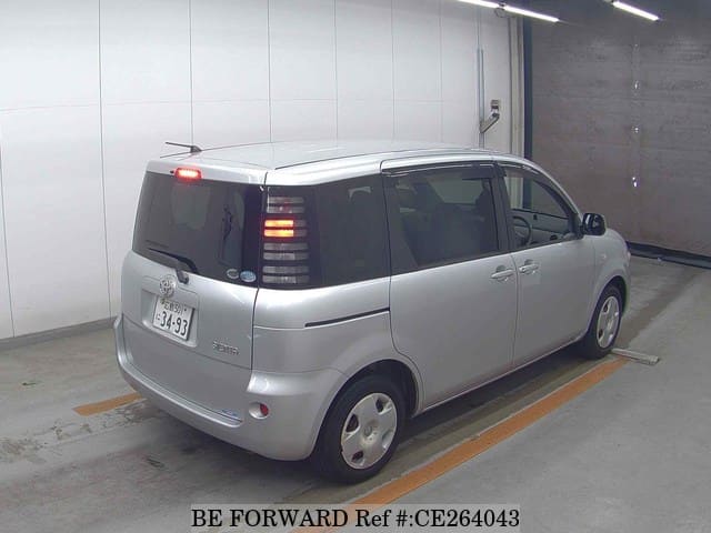 Toyota SIENTA X — фото 2