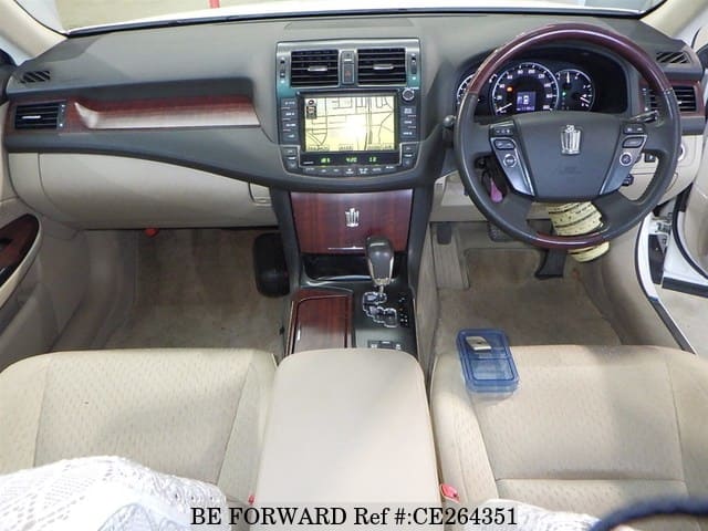 Toyota CROWN 2.5 ROYAL SALOON SPECIAL EDITION — фото 3