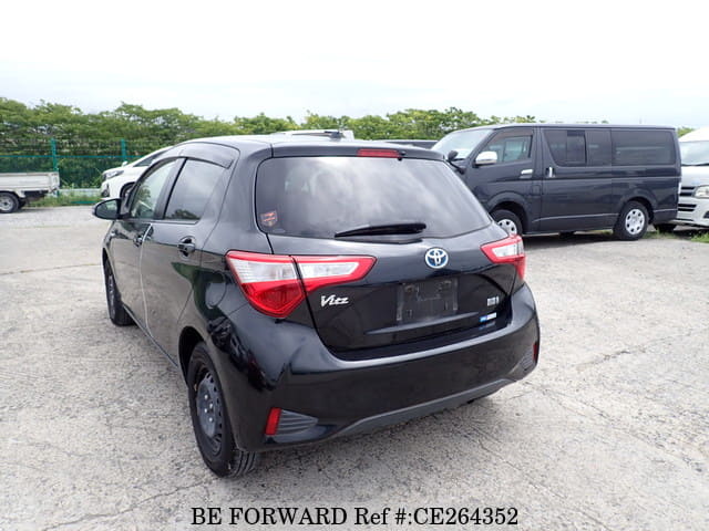 Toyota VITZ HYBRID F — фото 3