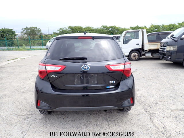 Toyota VITZ HYBRID F — фото 4