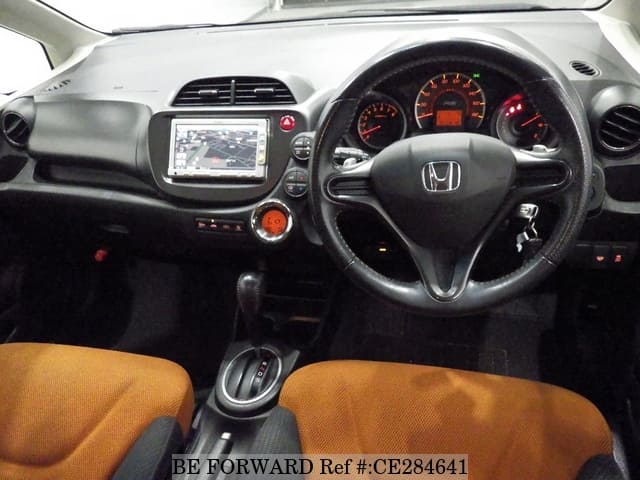 Honda FIT RS — фото 3