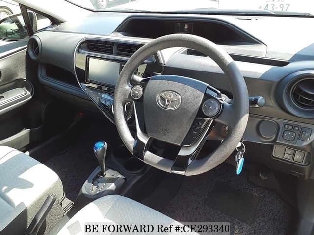 Toyota AQUA HYBRID L — фото 3