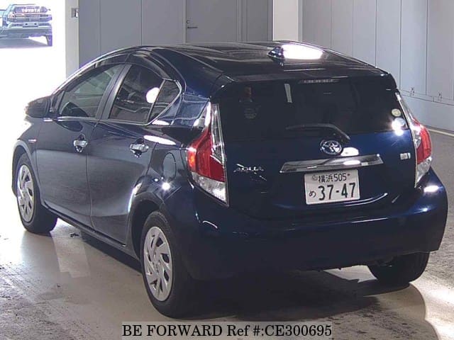 Toyota AQUA HYBRID S STYLE BLACK — фото 3